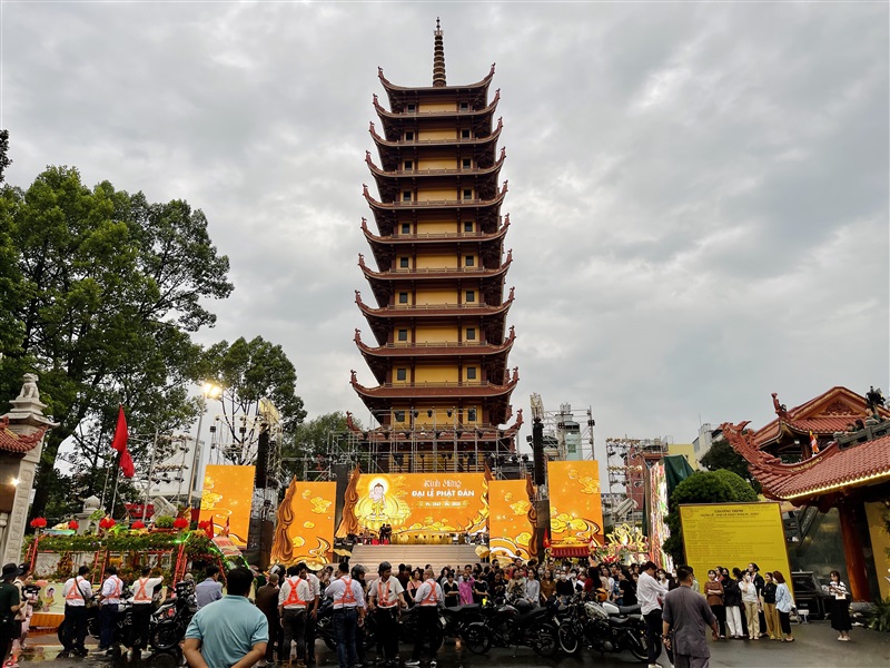 ĐẠI LỄ PHẬT ĐẢN VIỆT NAM QUỐC TỰ