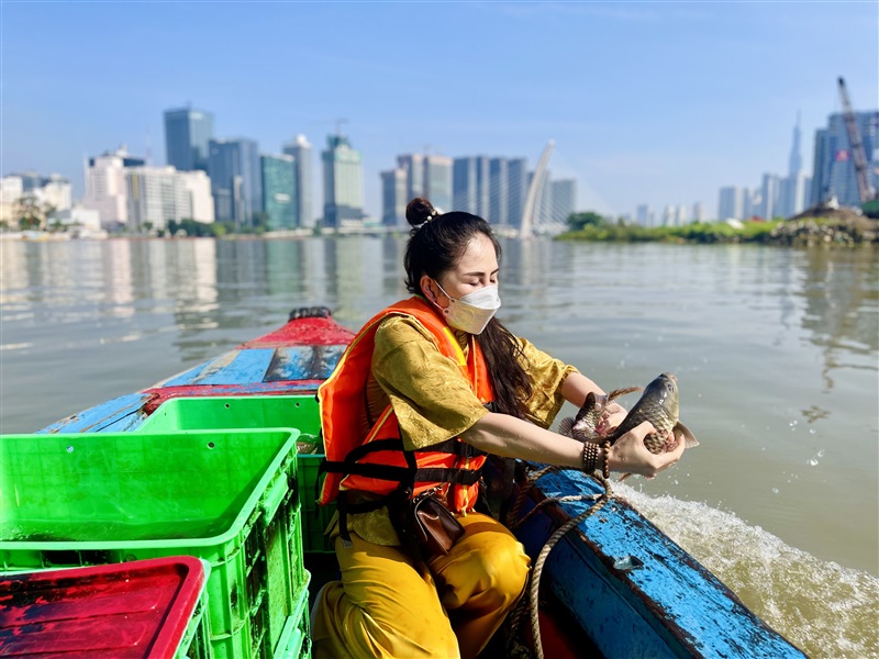 20/10 HOẠT ĐỘNG "RÃI TÂM TỪ" THẢ CÁ PHÓNG SANH L2